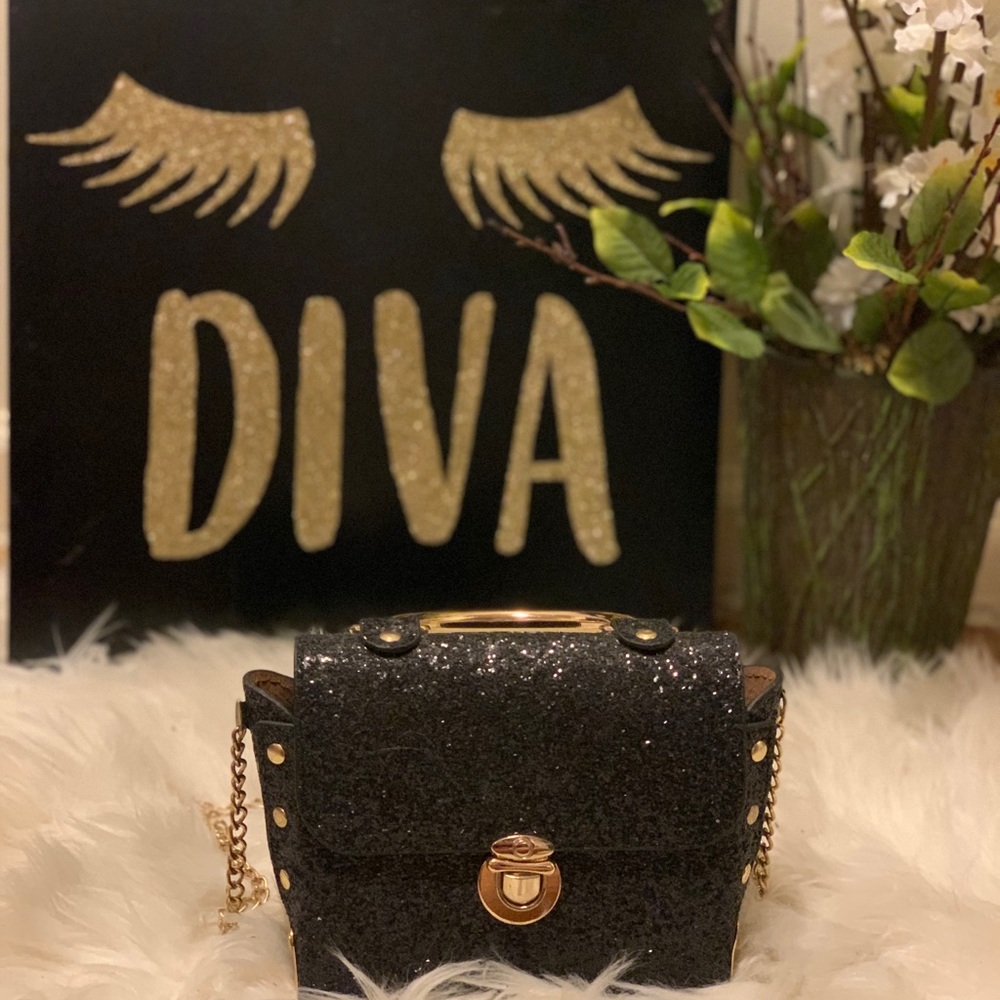 Ready to go out 💃🏽 purse